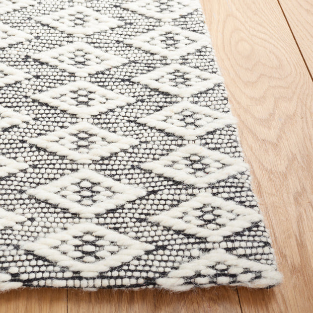 Safavieh Marbella MRB310 Area Rug Ivory/Black 3