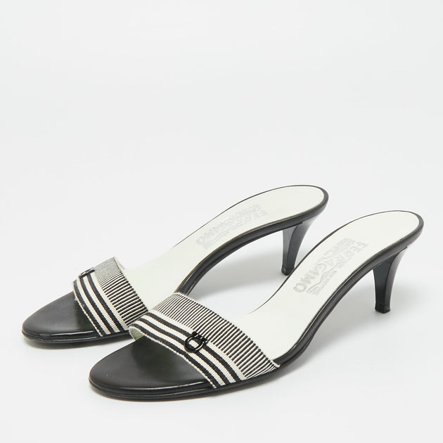 Salvatore Ferragamo Black White Logo Slide Sandals Salvatore Ferragamo Black & White Gancini Slide Sandals Size 7 main image 4