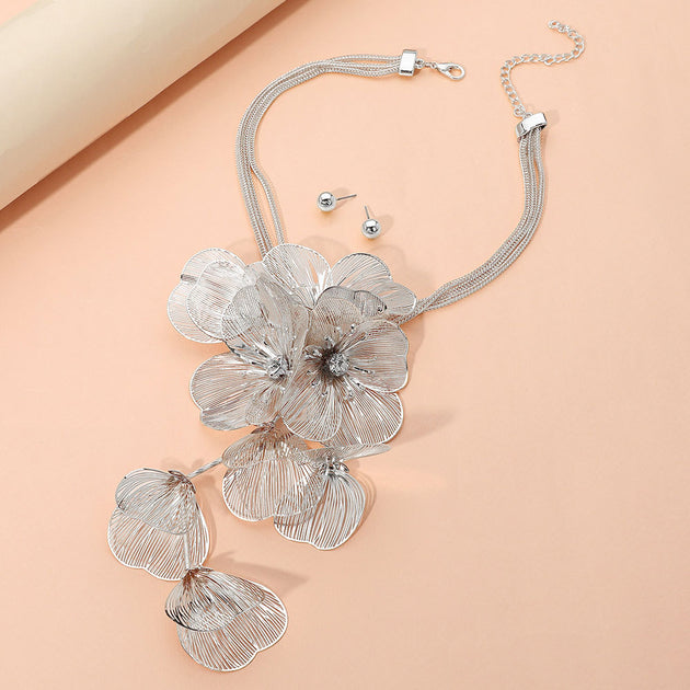 FASHNZFAB Metal Filigree Flower Pendant Necklace Silver One Size 2