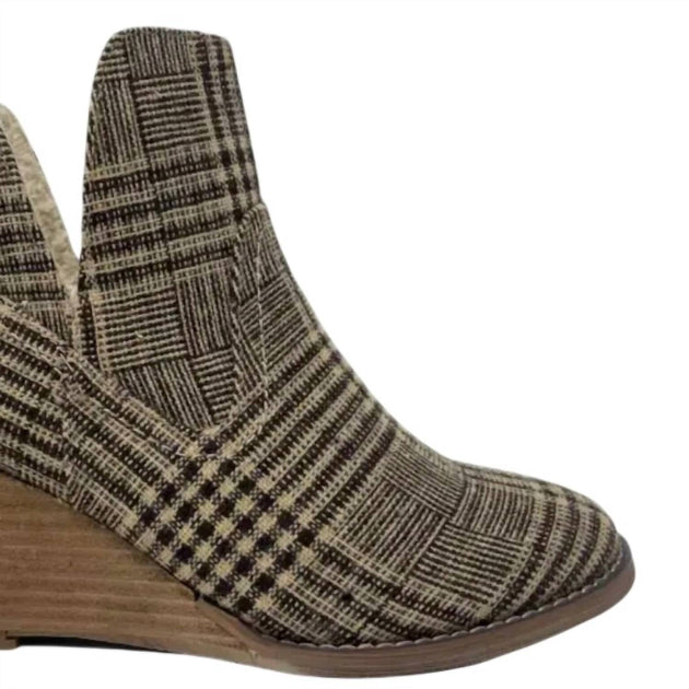 Very G Ember Wedge Ankle Boots Black US 6 3