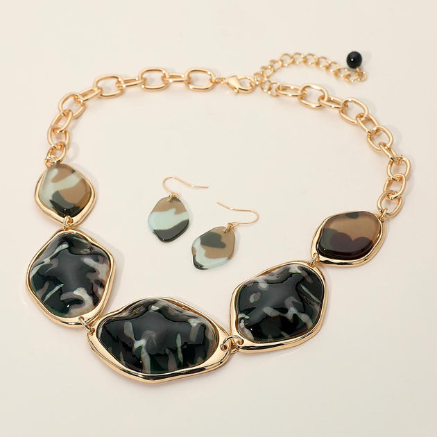 FASHNZFAB Chunky Bold Resin Pebble Plate Link Statement Necklace Black 5