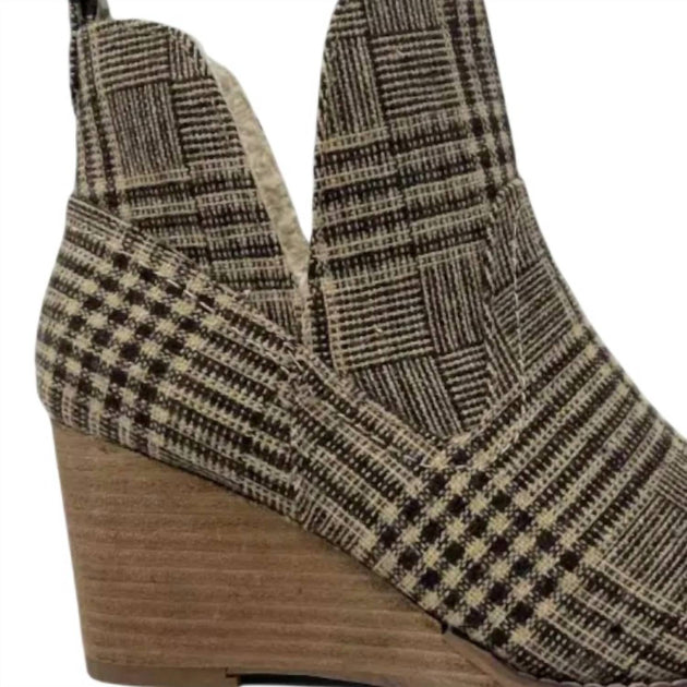 Very G Ember Wedge Ankle Boots Black US 6 4