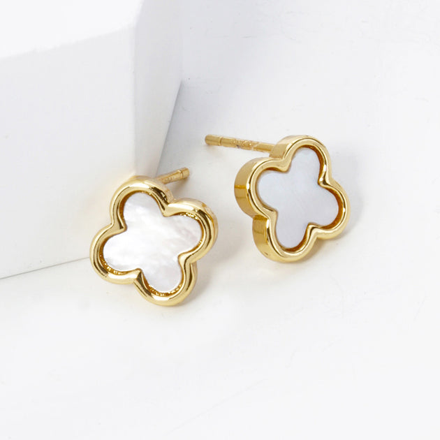 FASHNZFAB Quatrefoil Stud Earrings Gold 2