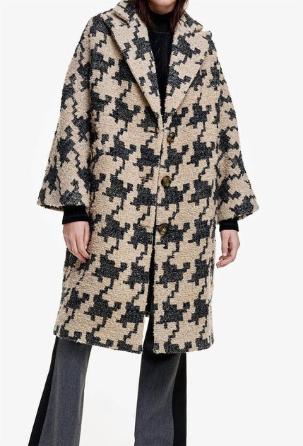 Smythe Oversized Swing Coat In Oatmeal Houndstooth | ShopSimon