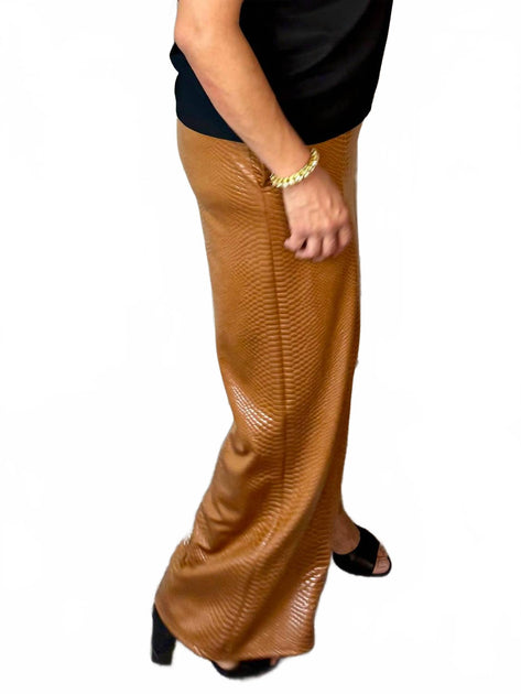 Adrienne Kunstlederhose mit Prägung 4