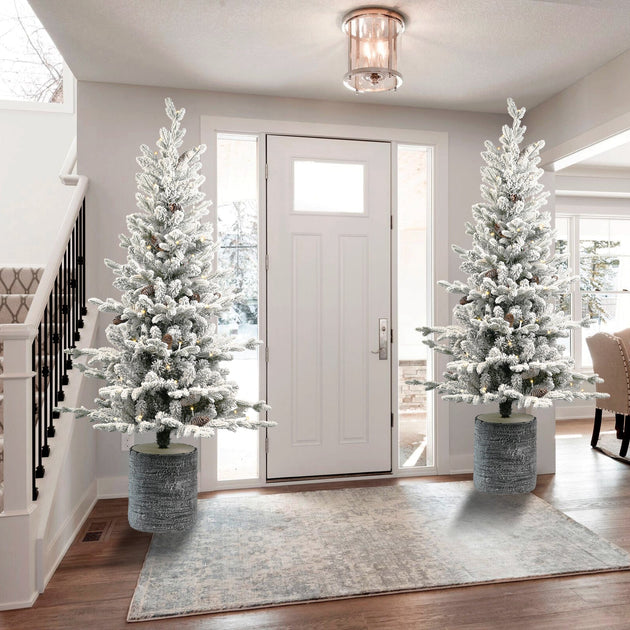 Hivvago 6,5 Fuß beflockter Weihnachtsbaum mit Topf 3