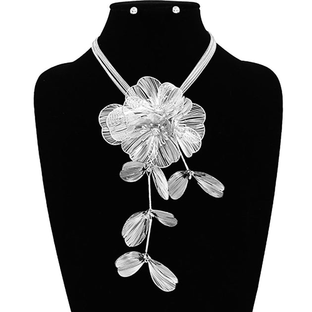 FASHNZFAB Metal Filigree Flower Pendant Necklace Silver One Size 4