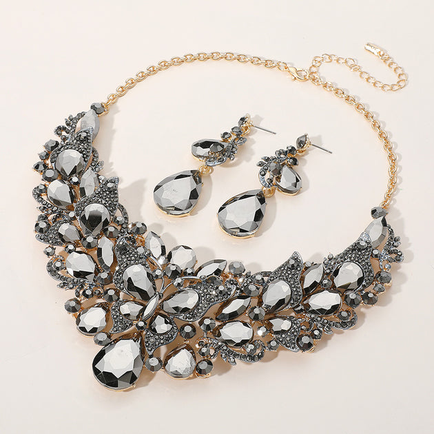 FASHNZFAB Butterfly Glass Stone Cluster Evening Necklace Gold Black One Size 2
