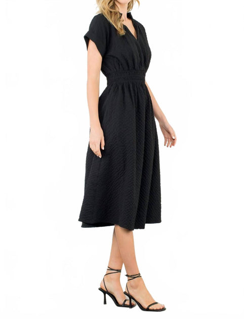 THML Texturiertes Kleid mit Split Neck und geraffter Taille Schwarz XS 4