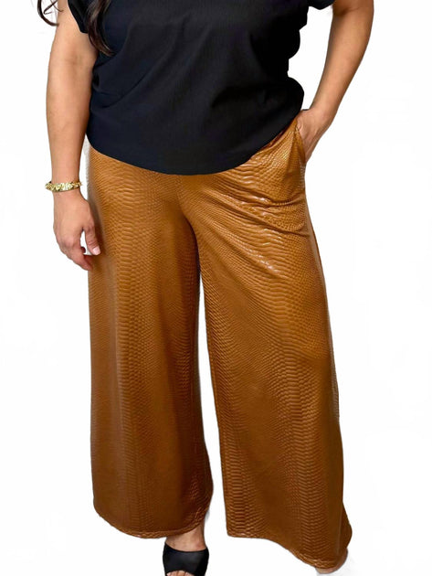 Adrienne Kunstlederhose mit Prägung 2