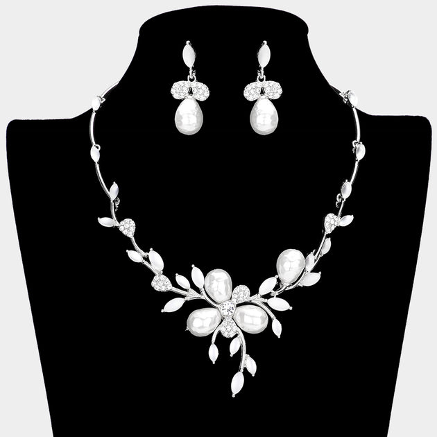 FASHNZFAB Teardrop Pearl Leaf Cluster Necklace Black 5