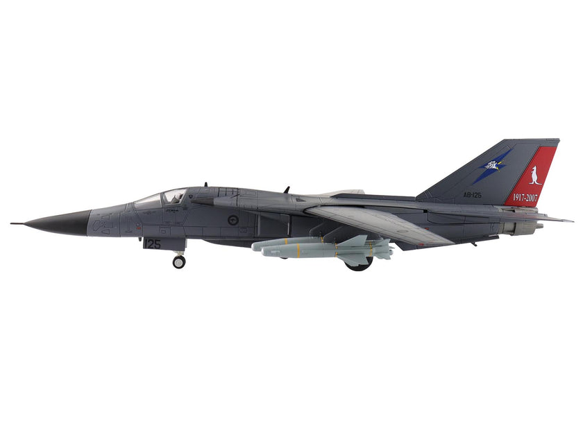 Hobby Master General Dynamics F-111C Pig Flugzeug 1/72 3