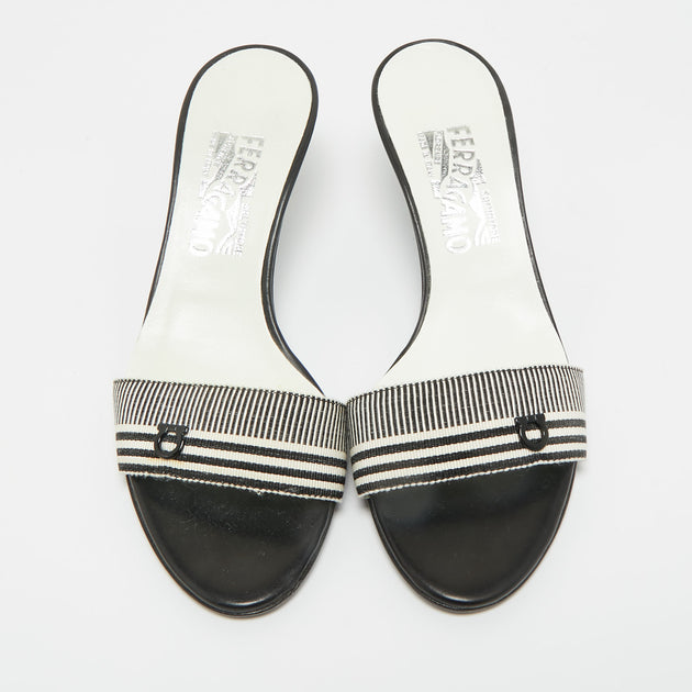 Salvatore Ferragamo Black White Logo Slide Sandals Salvatore Ferragamo Black & White Gancini Slide Sandals Size 7 main image 2