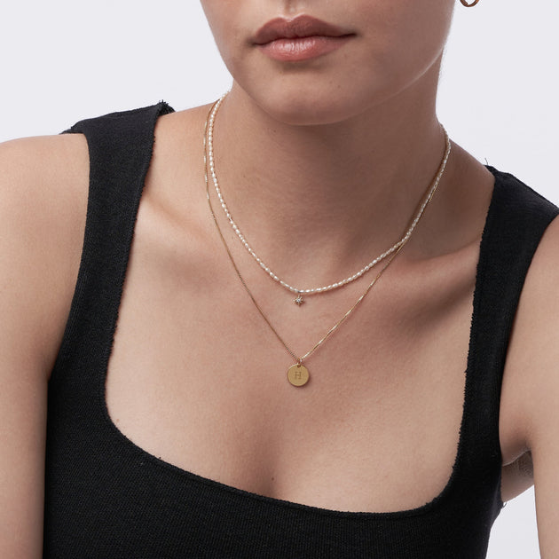 Oak & Luna Willow Initial Disc Necklace Gold 4