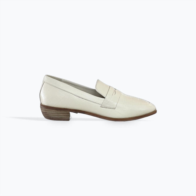 42 GOLD Yasmeen Loafer White US 6 2
