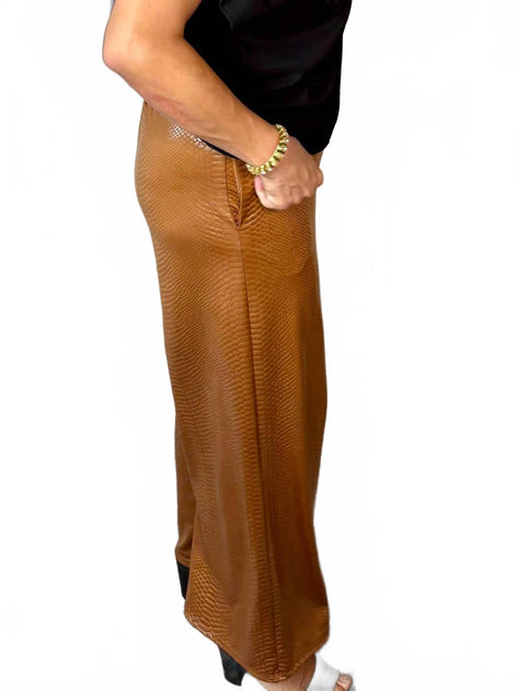 Adrienne Kunstlederhose mit Prägung 3