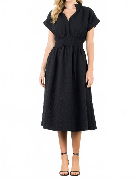THML Texturiertes Kleid mit Split Neck und geraffter Taille Schwarz XS 2