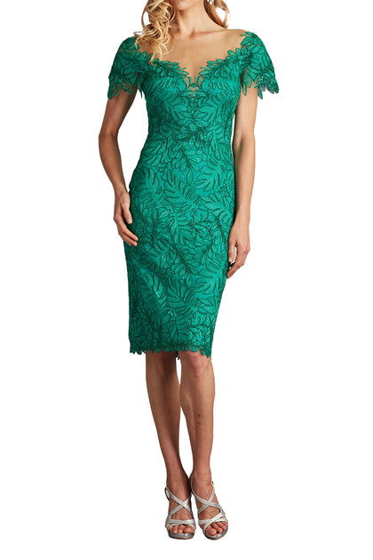 魅力を凝縮【TADASHI SHOJI】Burgess Embroidered Lace Dress Tadashi Shoji Burgess Embroidered Lace Dress | ShopSimon