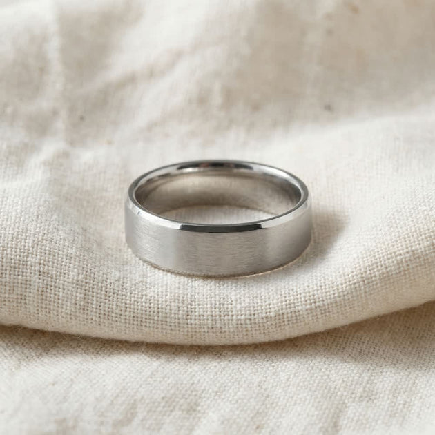 Pompeii3 Beveled Edge Wedding Band Gold/Platinum US 9.5 6