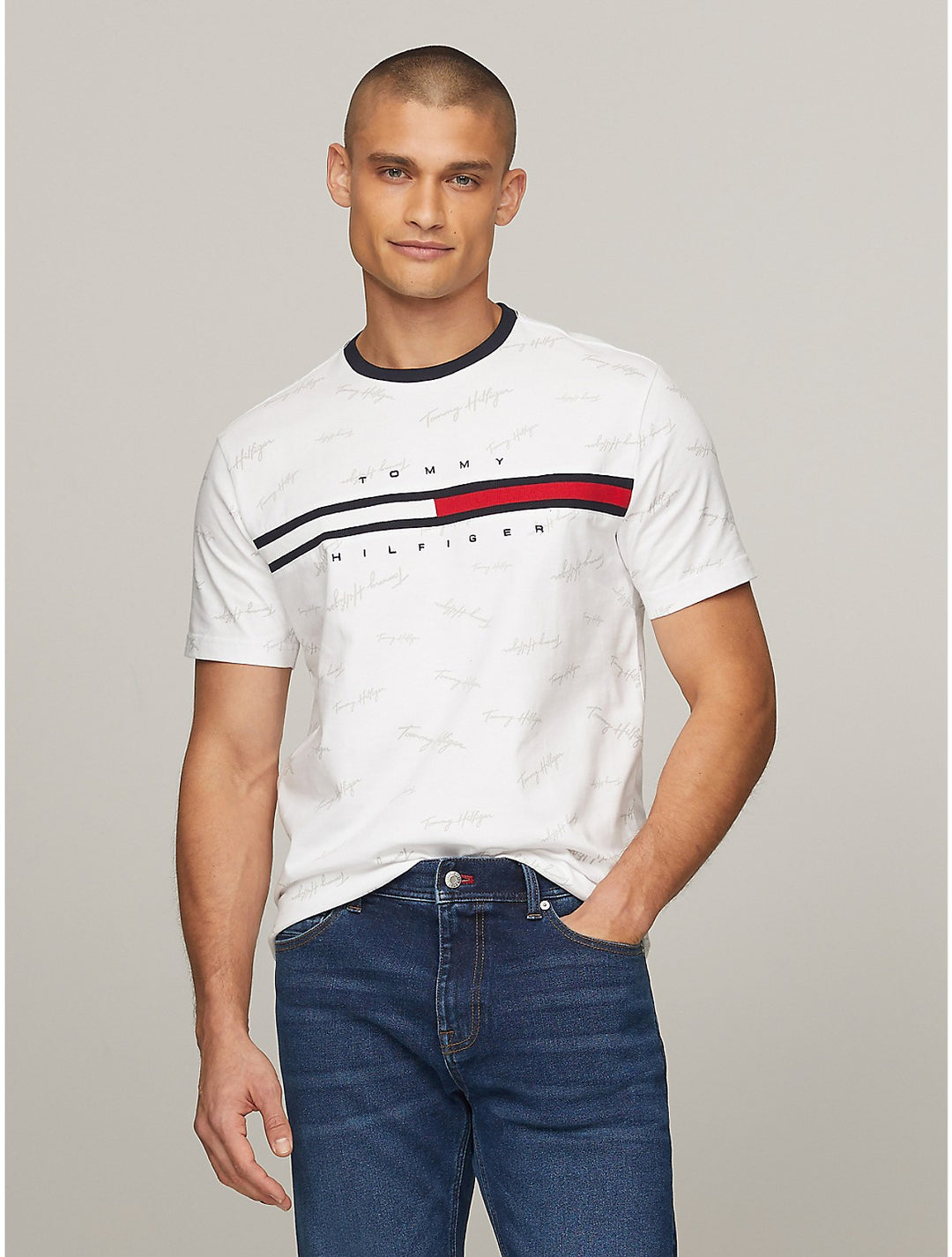 ★EU発* *新作*Signature Flag Stripe Tシャツ/B★ Tommy Hilfiger Men's Signature Flag Stripe Logo T-shirt