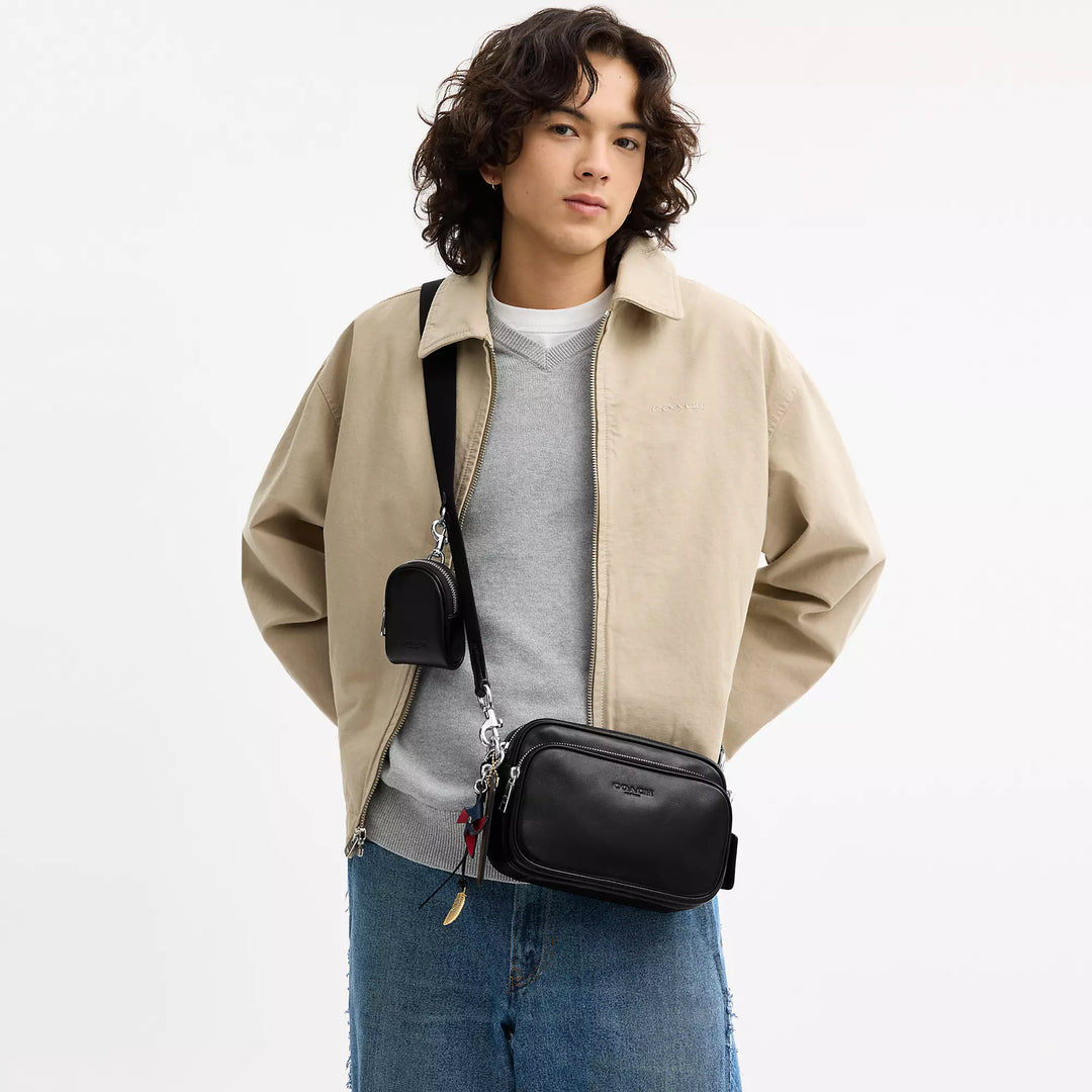 【ふみゆき】COACH ブラック ショルダーバッグ Coach Outlet Finlay Crossbody Bag With Charms | ShopSimon