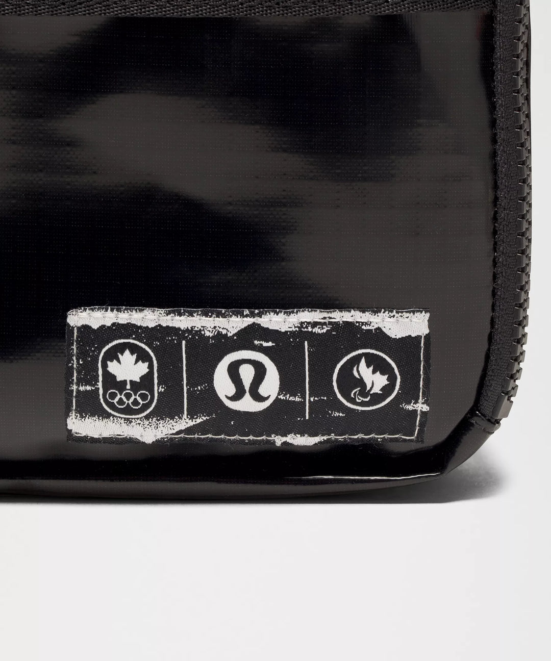 ルアンプー・カムパン自身 lululemon Team Canada Future Legacy Easy Access Ripstop Bag 1.5L