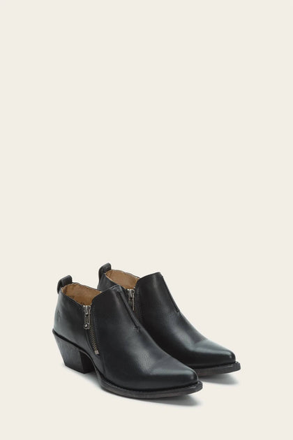 Frye Sacha Moto Shortie In Black | ShopSimon