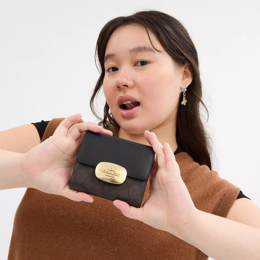 新作♪【Coach】Eliza Small Wallet スモールウォレット♪ Coach Outlet Eliza Small Wallet In Signature Canvas | ShopSimon