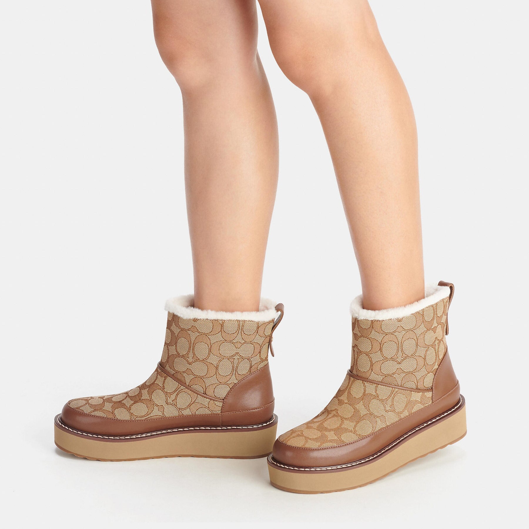 【COACH】Indi Bootie あらゆるスタイルにマッチする シルエット COACH】Indi Bootie あらゆるスタイルにマッチする シルエット