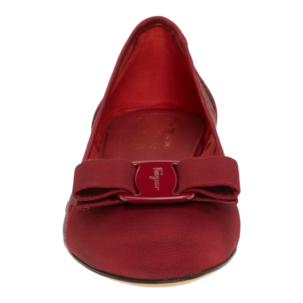 フェラガモ　 NARINA DOTS 5.5 Ferragamo Salvatore Varina Dots Women's 724119 Red Flats | ShopSimon
